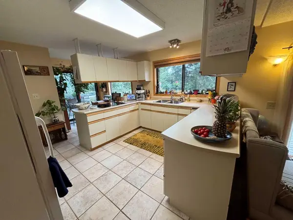 Peace River, AB T8S 1E3,9602 71 AVE