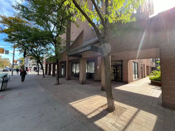 Toronto C08, ON M5B 2L4,117 Gerrard ST #601