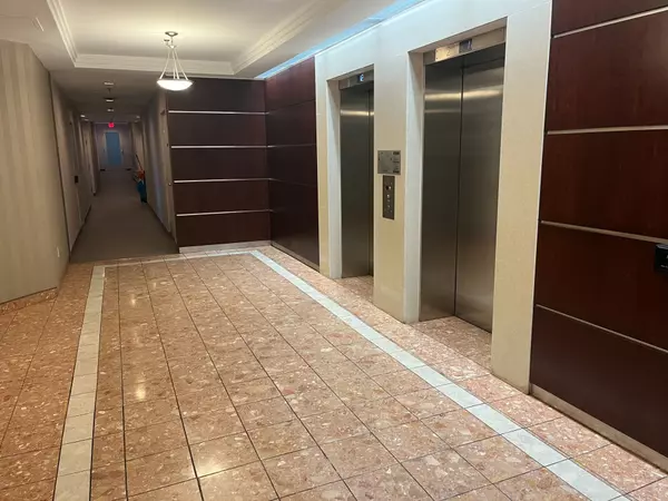 Toronto C08, ON M5B 2L4,117 Gerrard ST #601