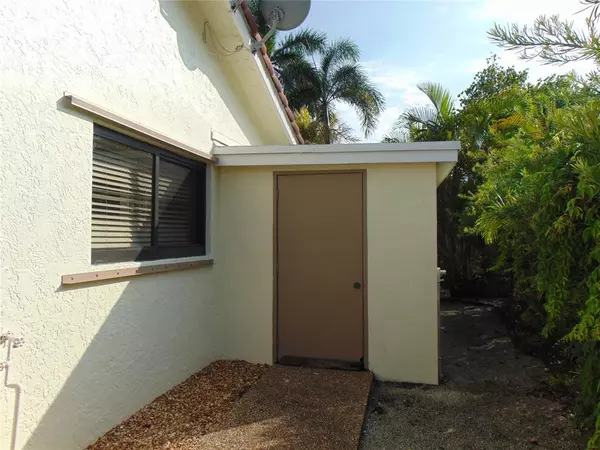 Margate, FL 33063,595 E River Dr