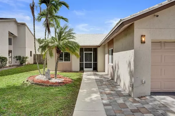 Lake Worth, FL 33463,6128 Strawberry Lakes Cir