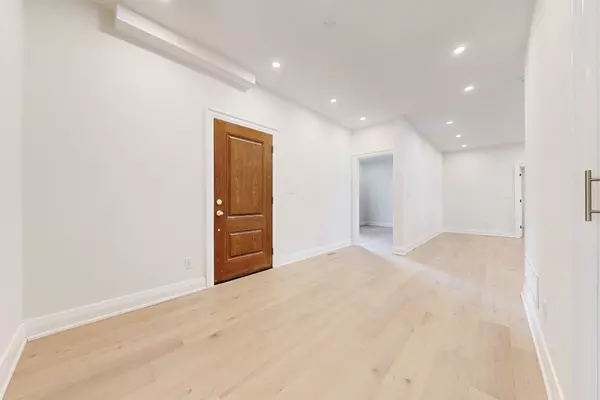 Vaughan, ON L4J 1G1,33 Centre ST #Unit B