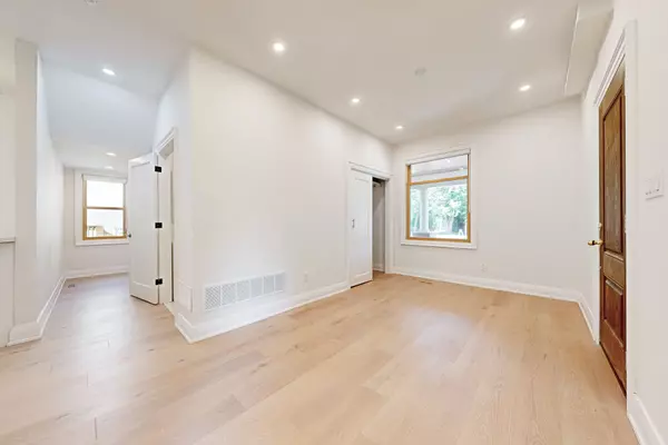 Vaughan, ON L4J 1G1,33 Centre ST #Unit B