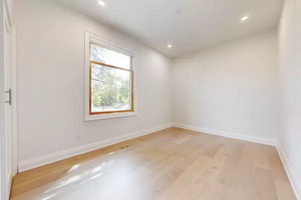 Vaughan, ON L4J 1G1,33 Centre ST #Unit B