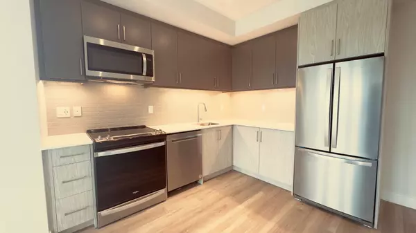 Barrie, ON L4M 0L6,41 Johnson ST #606