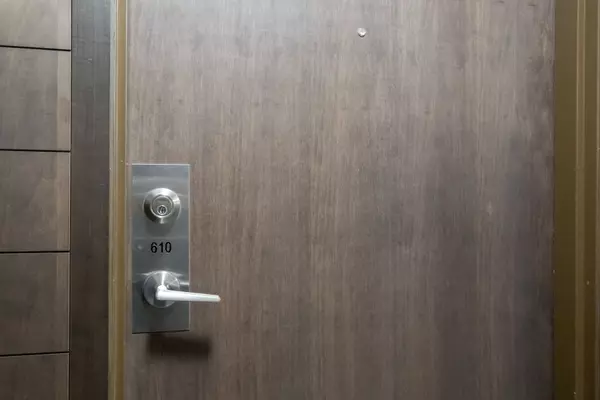 Toronto W08, ON M9C 0A5,205 Sherway Gardens RD #610