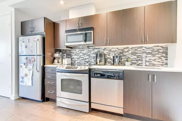 Toronto W06, ON M8Y 0B3,165 Legion RD N #2723