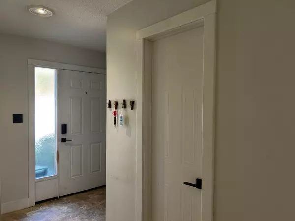 London East, ON N5W 5Z9,1199 Hamilton RD #4