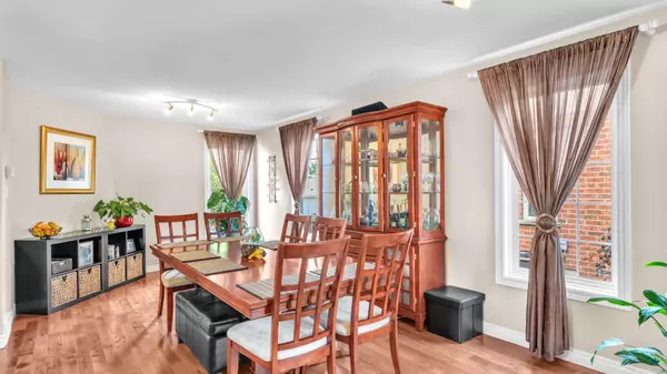 London South, ON N6K 4W1,916 Cresthaven CRES