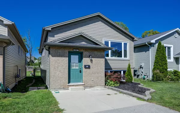 Strathroy-caradoc, ON N7G 4G6,212 Ewart ST S