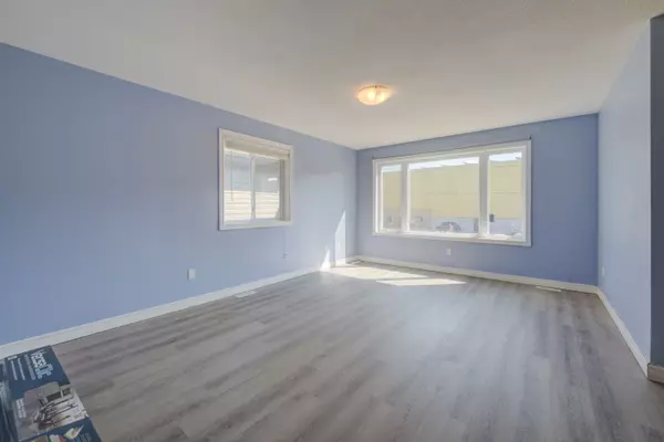 Strathroy-caradoc, ON N7G 4G6,212 Ewart ST S