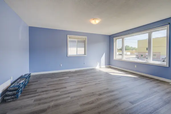 Strathroy-caradoc, ON N7G 4G6,212 Ewart ST S