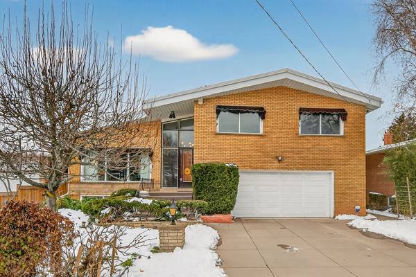 16 Southill DR, Hamilton, ON L9A 3K5
