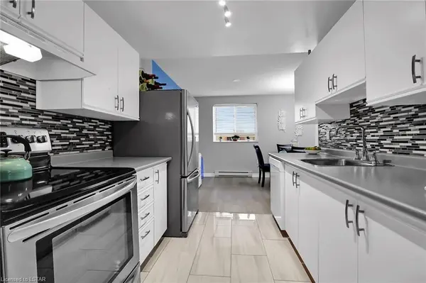 London East, ON N5Y 5E4,986 HURON ST #606