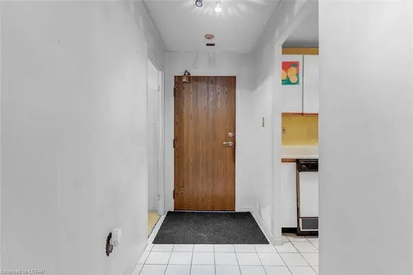 London South, ON N5Z 4W5,45 POND MILLS RD #215