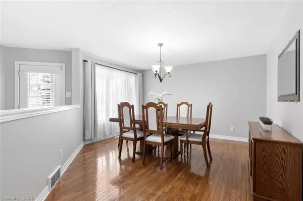 London North, ON N5X 4J5,615 SPRUCEWOOD DR