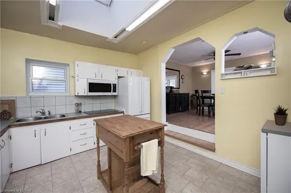 London East, ON N5Y 2T7,33 MILES ST