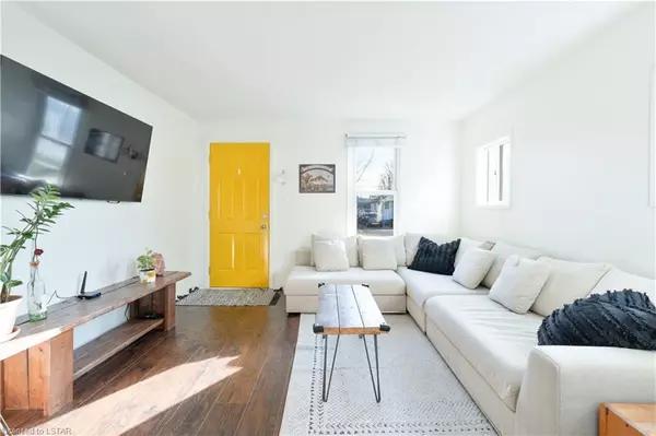 London East, ON N5Z 2V5,49 GILES ST