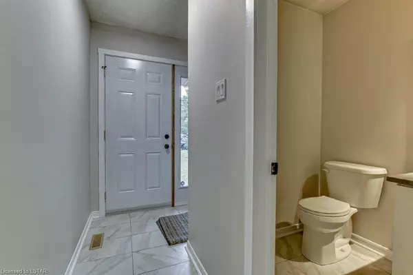 London East, ON N5W 6A1,141 CONDOR CT #61