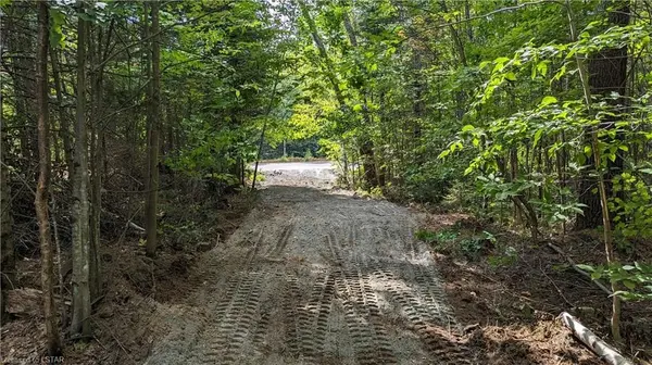 Bracebridge, ON P0B 1L0,7 ARROW RIDGE RD