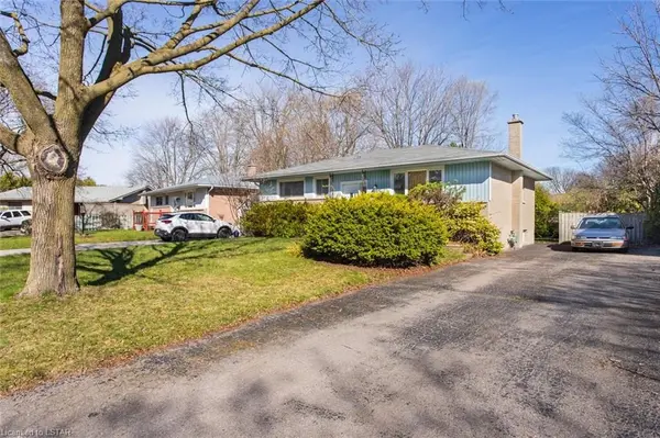 London East, ON N5V 2T2,15 PAWNEE CRES