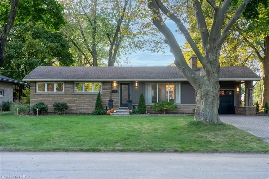 20 STRATHCONA DR, Pelham, ON L0S 1E0