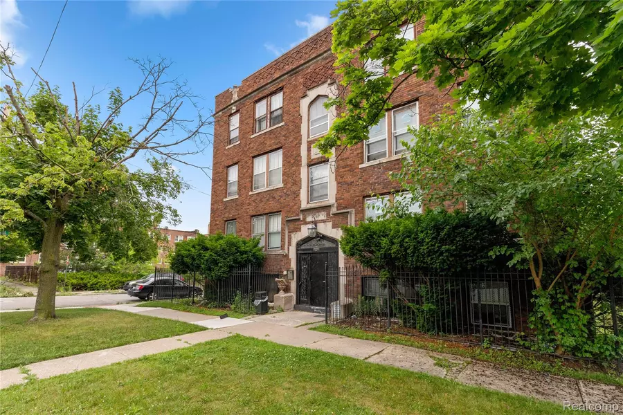 16940 Log Cabin ST, Highland Park, MI 48203