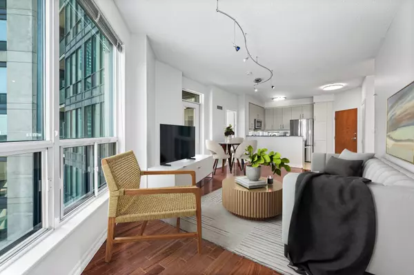 Toronto C09, ON M4W 3Y2,300 Bloor ST E #1703