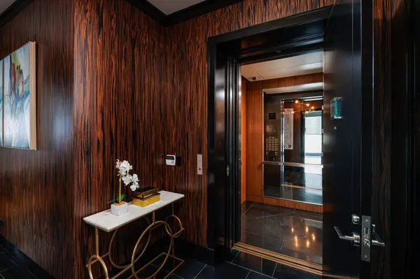 183 Wellington ST W #2403, Toronto C01, ON M5V 0A1