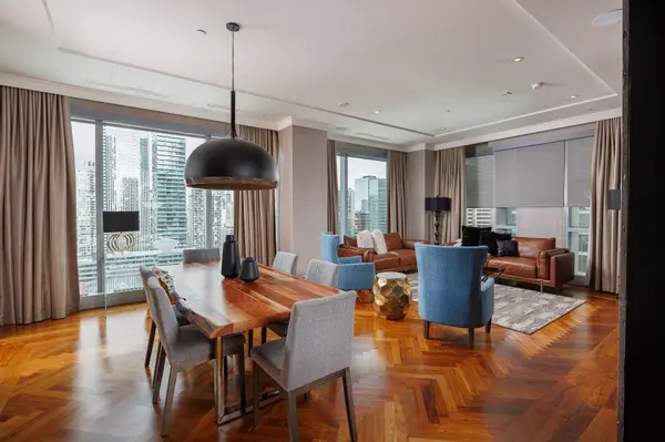 183 Wellington ST W #2403, Toronto C01, ON M5V 0A1