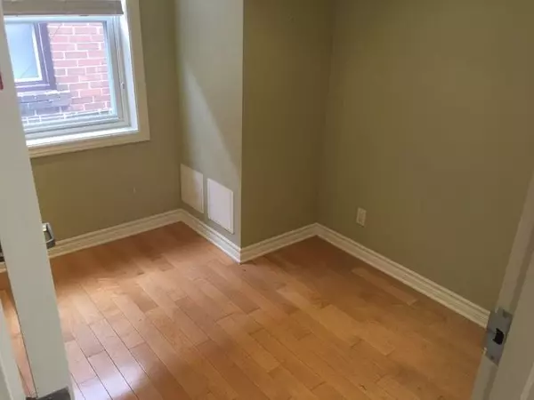 Toronto C04, ON M6C 2E3,1174 Eglinton AVE W #3