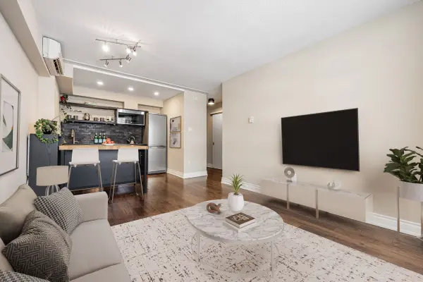 30 Gloucester ST #2109, Toronto C08, ON M4Y 1L8