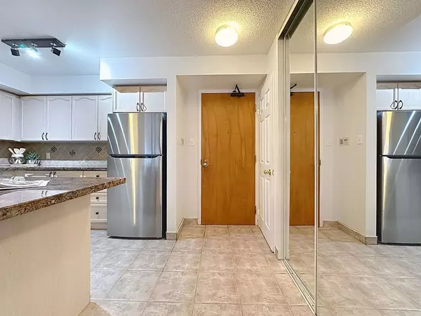 Toronto C14, ON M2N 6X9,260 Doris AVE #1109