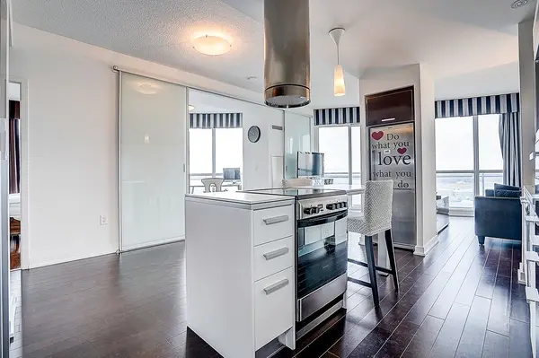 38 Dan Leckie WAY #1912, Toronto C01, ON M5V 2V6