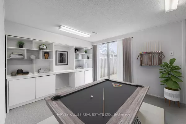 Aurora, ON L4G 3L3,82 Poplar CRES