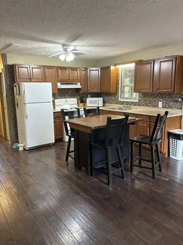 Georgina, ON L0E 1R0,2 Della ST