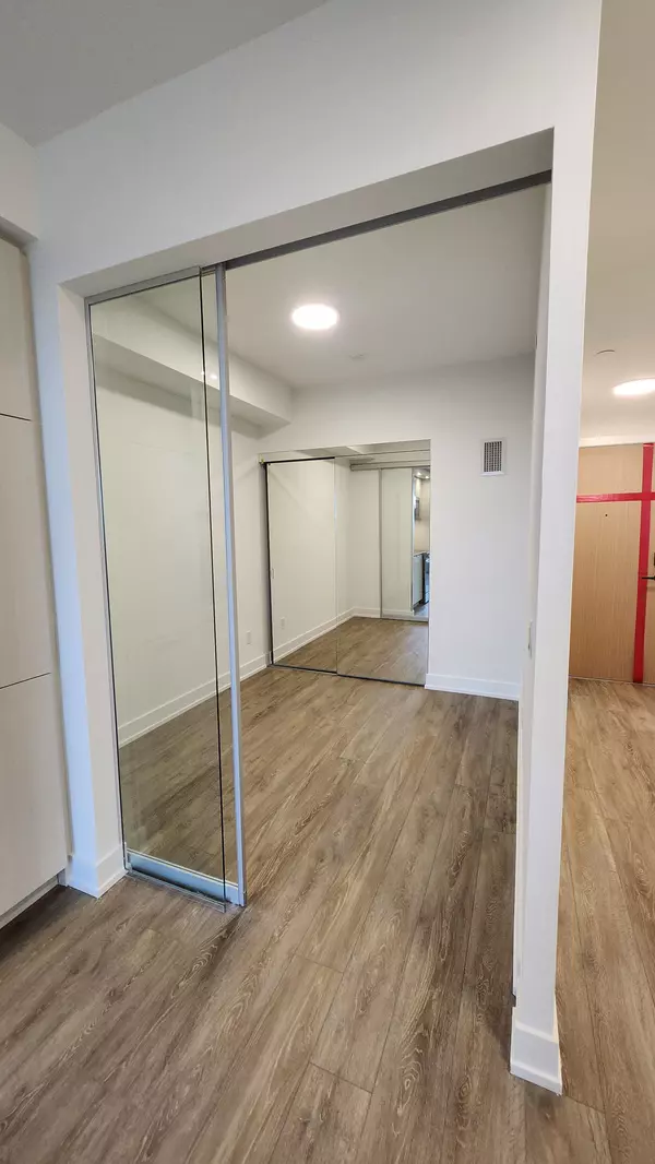 Toronto W08, ON M9A 3K1,60 Central Park Roadway N/A #1002