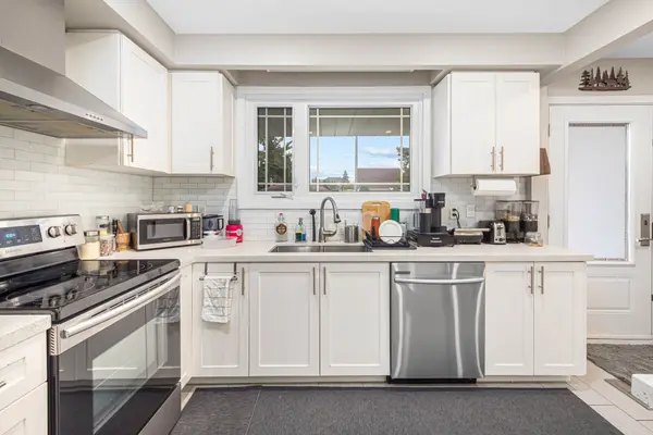 78 Sunset TRL, Toronto W05, ON M9M 1J6