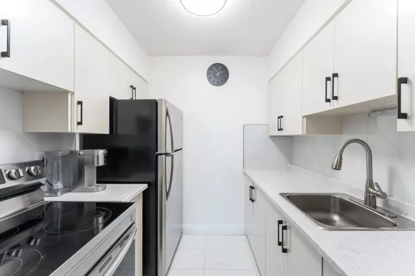 Toronto W04, ON M6B 2G8,940 Caledonia RD #611