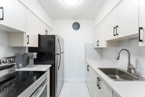 Toronto W04, ON M6B 2G8,940 Caledonia RD #611