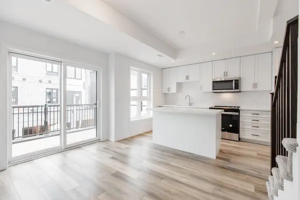 Hamilton, ON L8B 2A9,70 Kenesky DR #12