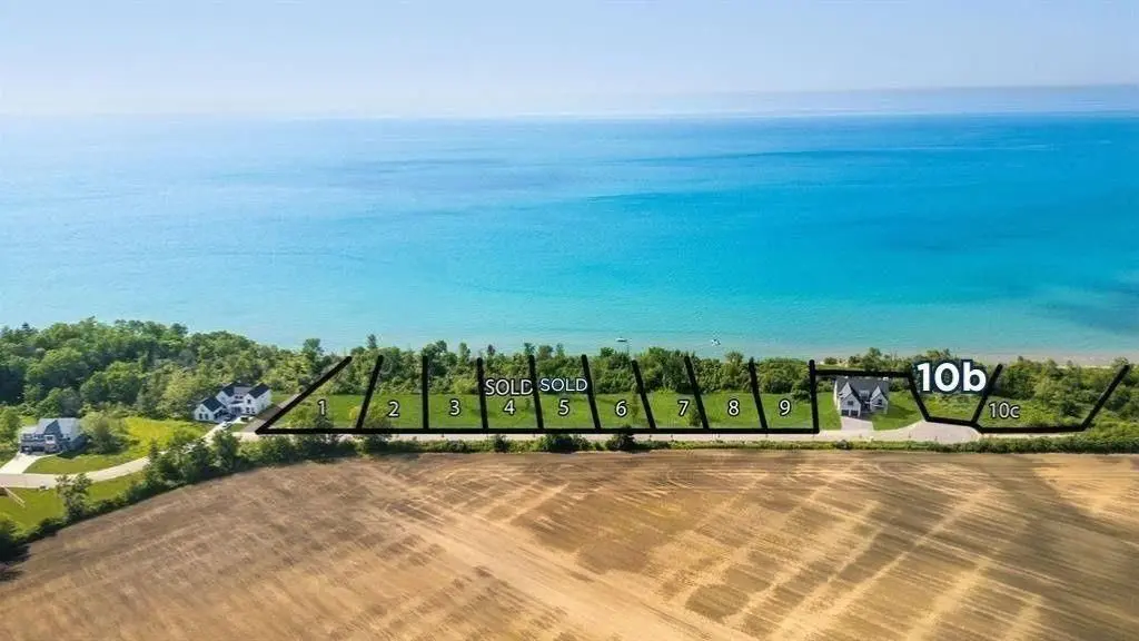 7089 Blue Coast HTS, Plympton-wyoming, ON N0N 1E0