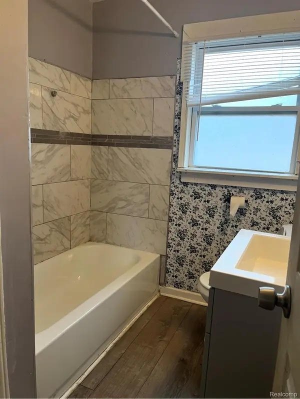 Detroit, MI 48228,9220 Rutherford ST