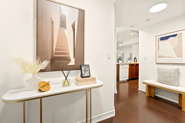 761 Bay ST #605, Toronto C01, ON M5G 2R2