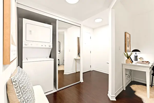 761 Bay ST #605, Toronto C01, ON M5G 2R2