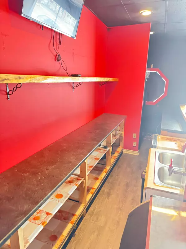 Gananoque, ON K7G 1G2,138 King ST E