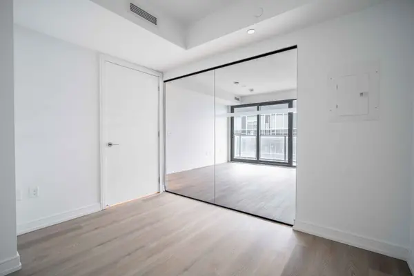 Hamilton, ON L8R 3J2,1 Jarvis ST #1418