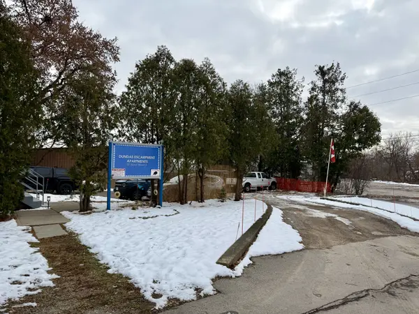 Hamilton, ON L9H 3H2,37 Bond ST S