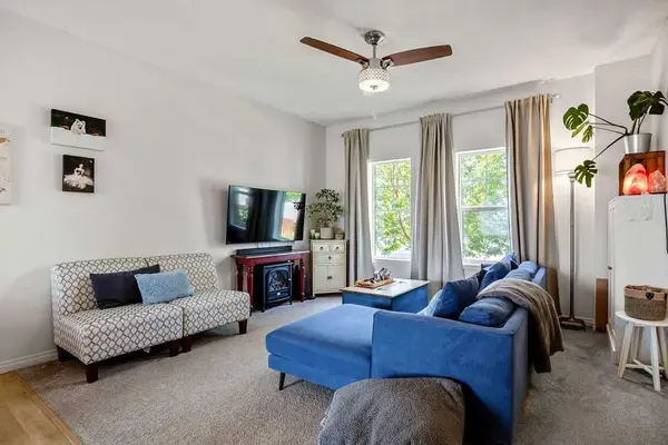 Okotoks, AB T1S 0P8,35 Drake Landing BLVD