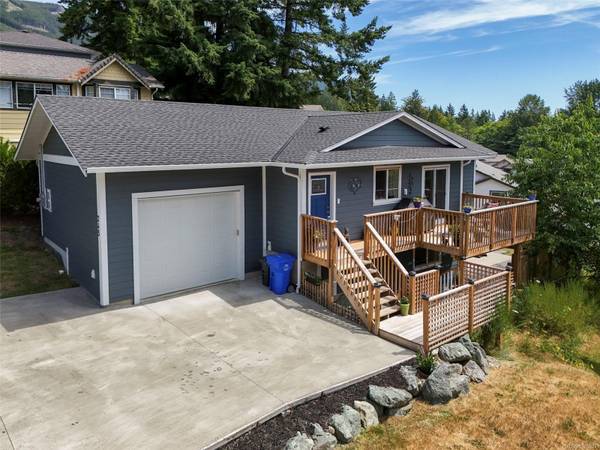 245 Lake Park Rd,  Lake Cowichan,  BC V0R 2G1